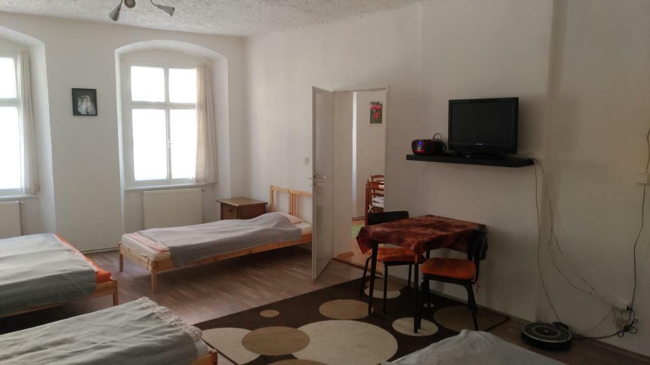 Skromny Apartman V Centru Chebu Exterior photo